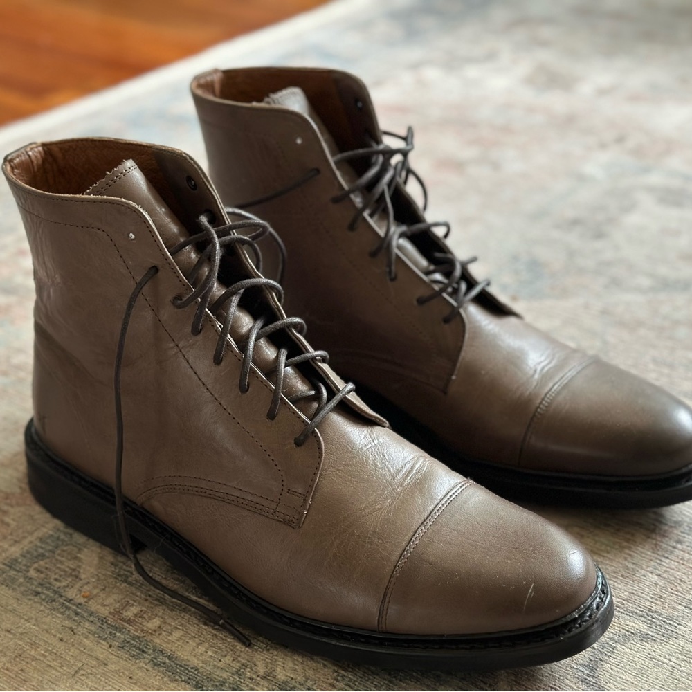 Frye Seth Cap toe size 10 (NIB)
